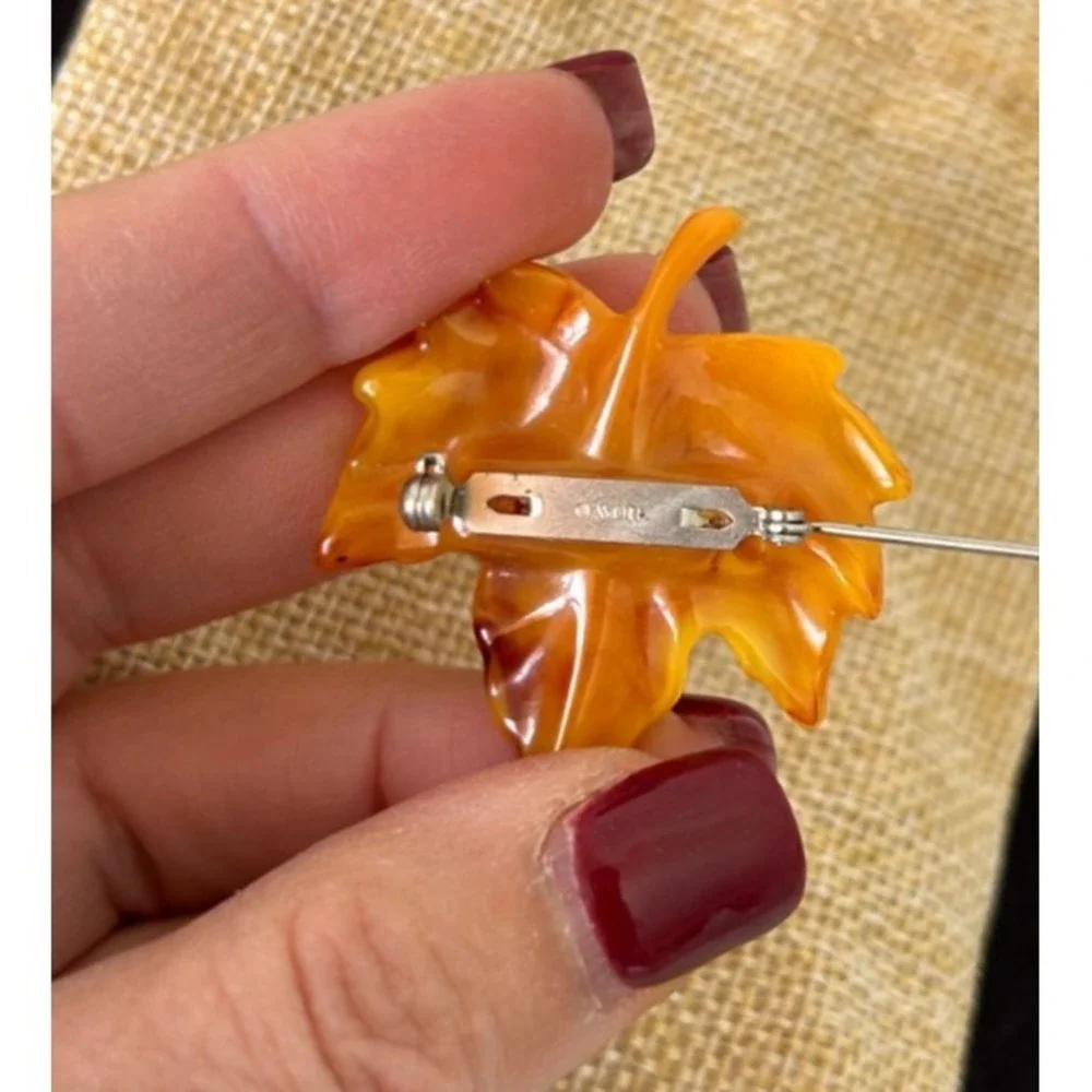 80s Avon Dew Touch Maple Leaf Butterscotch Lucite Rhinestone Brooch Pin Fall EUC